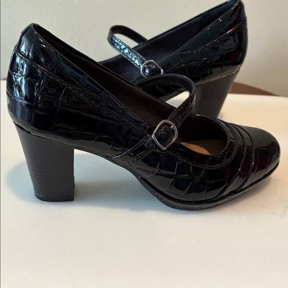 Clarks Collection soft cushion heels
Rounded toe ankle strap black patent Croc - Picture 7 of 11